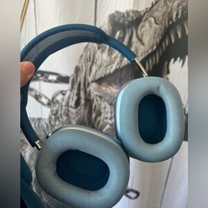 Apple AirPods Max Sky Blue